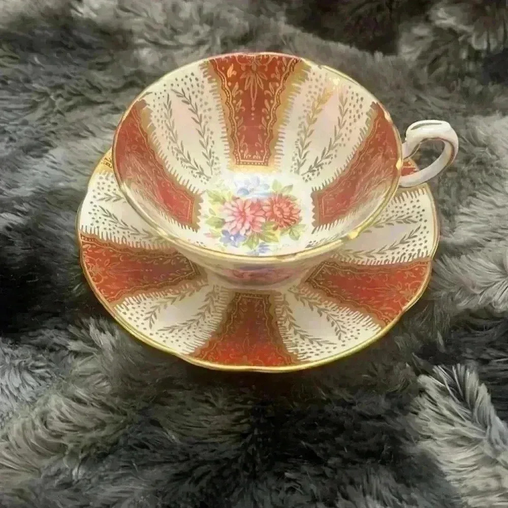 Paragon Burgundy/Gold
Teacup &  Saucer F144E